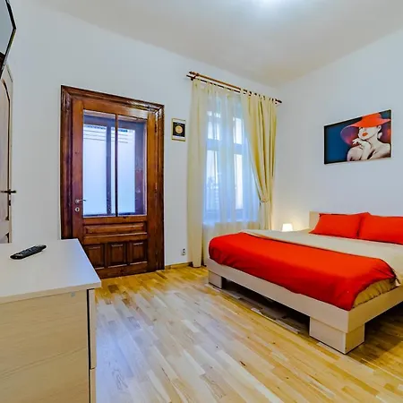 Old Lux 2 Brasov